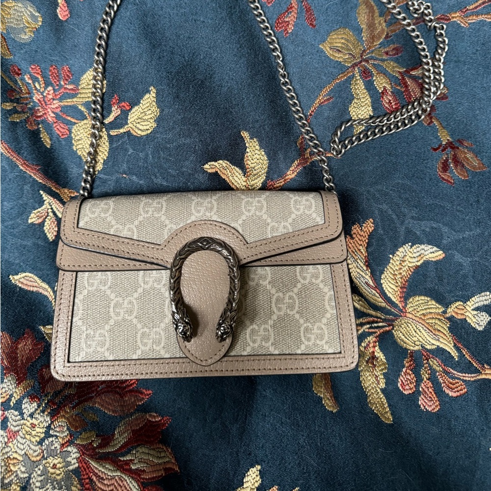 Beige and white GG Supreme Mini Bag